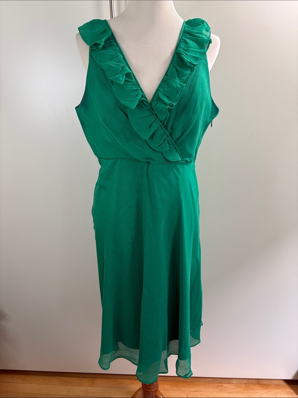 Rare J.Crew Silk Chiffon Kelly Green Sleeveless Dress with VNeck Ruffle | 14